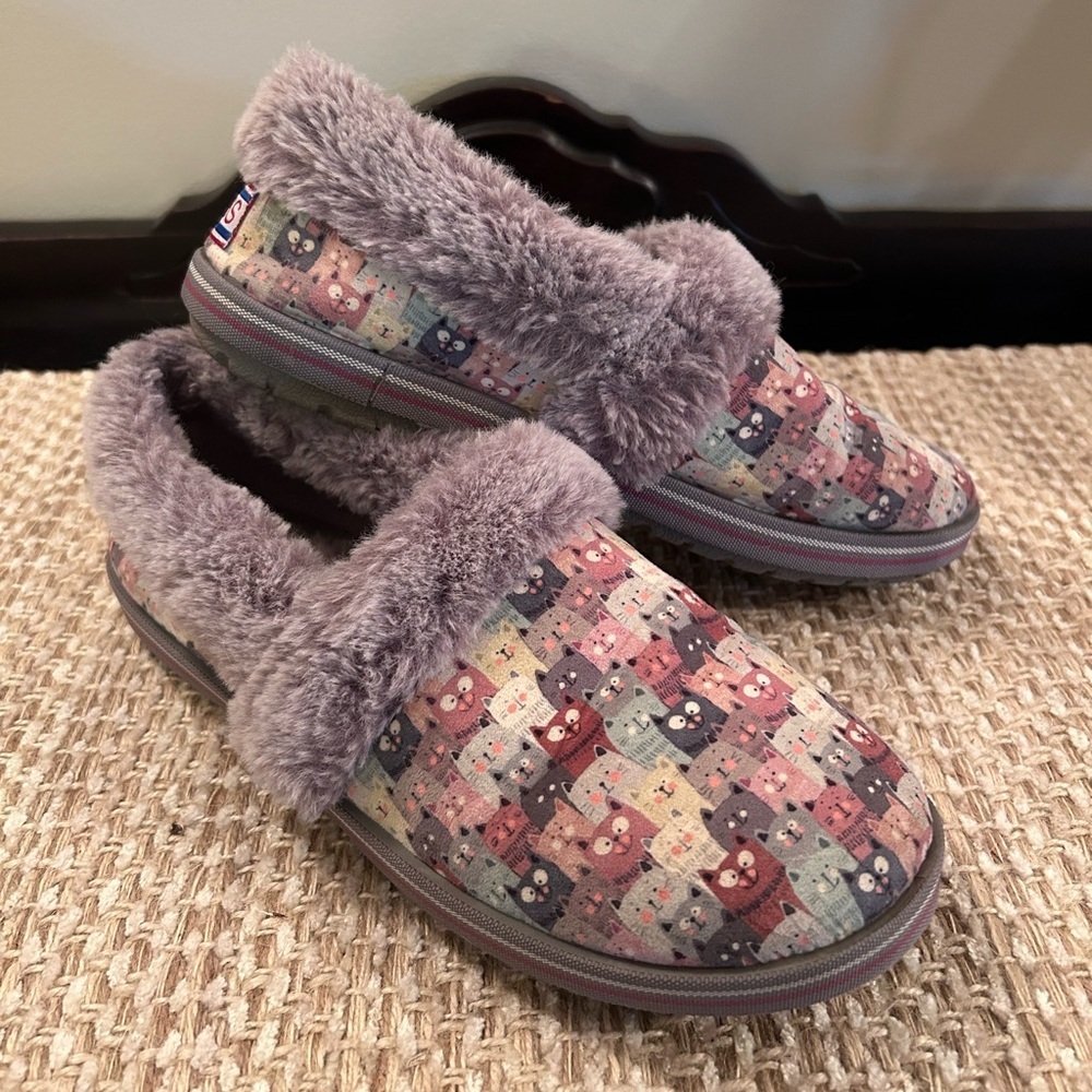 Bobs Skechers Too Cozy Slippers Gray Plush Pastel Cats Print Women's Size 8
